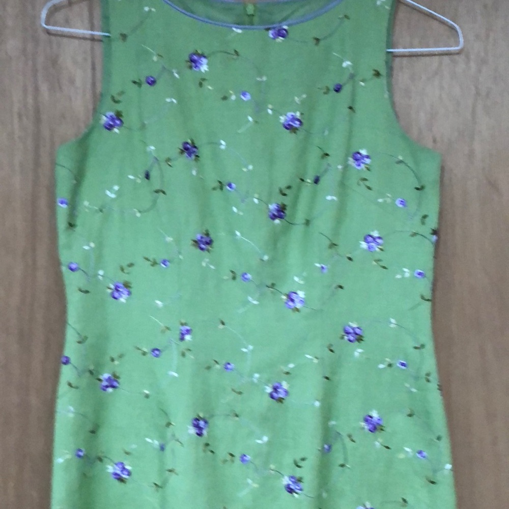 Jessica Howard Embroidered sleeveless dress!